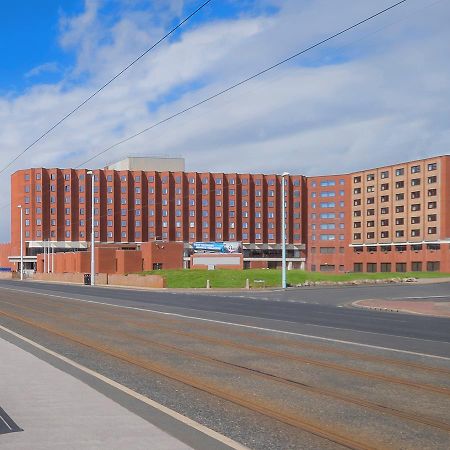 แกรนด์ โฮเต็ล แบล็กพูล Hotel แบล็คพูล ภายนอก รูปภาพ The hotel in 2017
