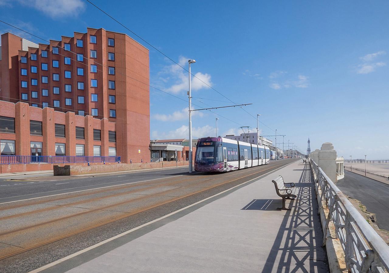 แกรนด์ โฮเต็ล แบล็กพูล Hotel แบล็คพูล ภายนอก รูปภาพ Tram in Blackpool